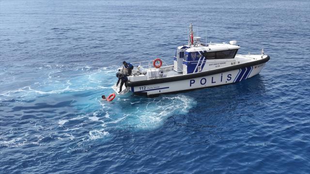 Antalya'da deniz polisleri karakol botlarıyla mavi sularda her daim teyakkuzda