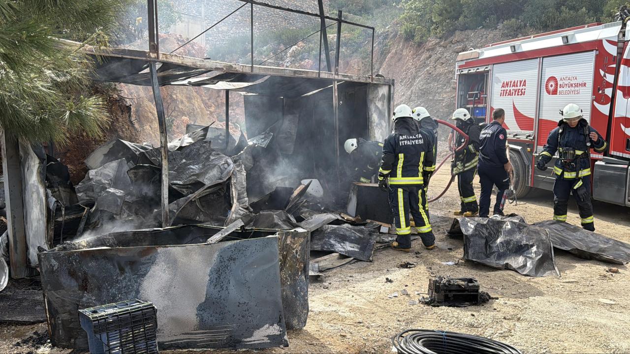 Antalya’da işçilerin kaldığı alanda yangın