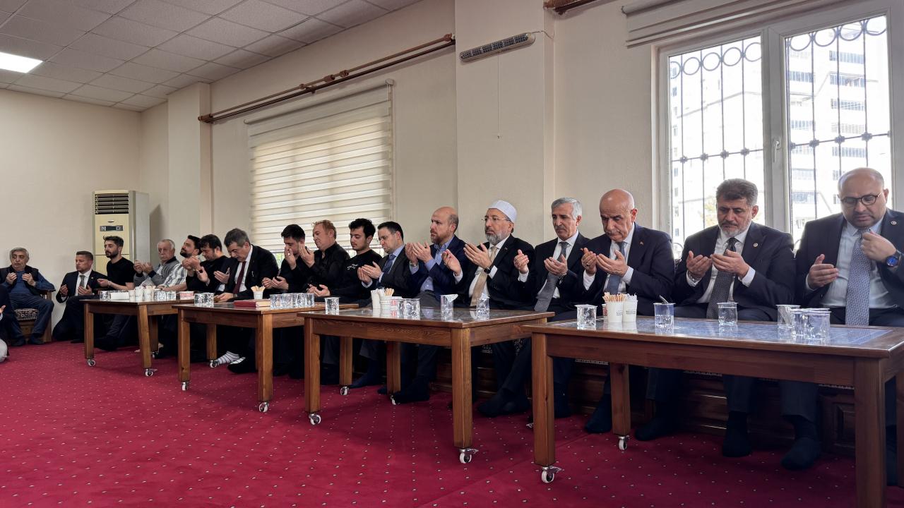 Bakanlardan okul saldırısında hayatını kaybeden öğretmen Kara'nın ailesine taziye ziyareti