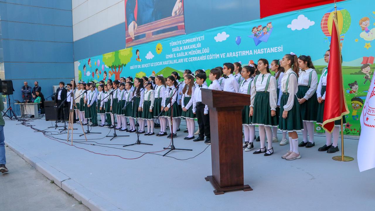 Hastanede tedavi gören çocuklara 23 Nisan sürprizi