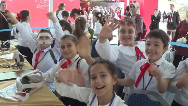 Çocuklar 23 Nisan heyecanını TRT Haber ile paylaştı