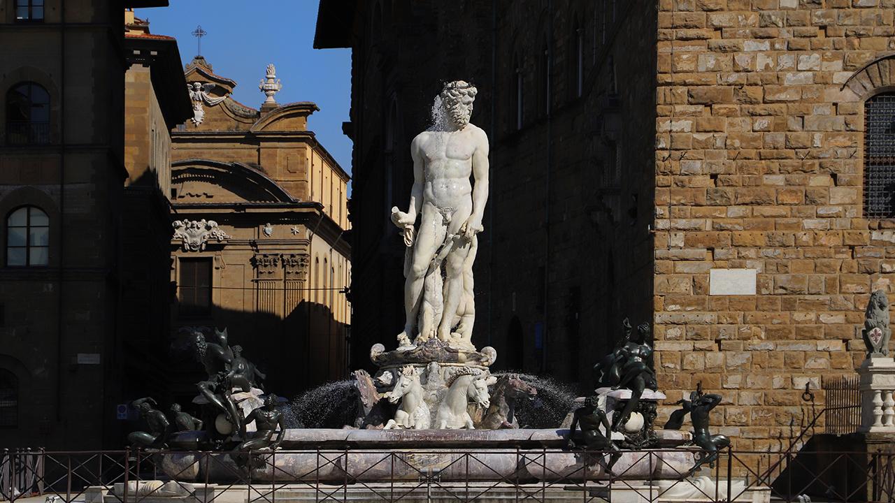 Floransa'da tarihi heykele bekarlığa veda saldırısı