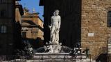 Floransa'da tarihi heykele "bekarlığa veda" saldırısı