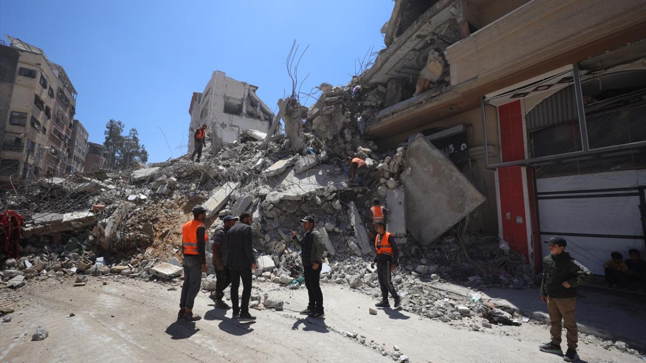 Gazze’de enkaz kaldırma çalışmaları sürüyor