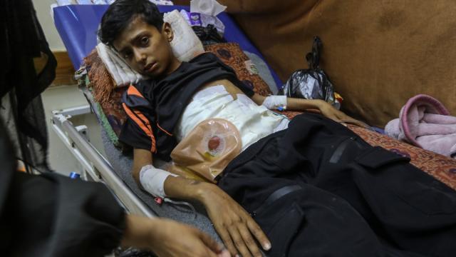İsrail saldırısında ağır yaralanan Filistinli çocuk yurtdışında tedavi edilmeyi bekliyor