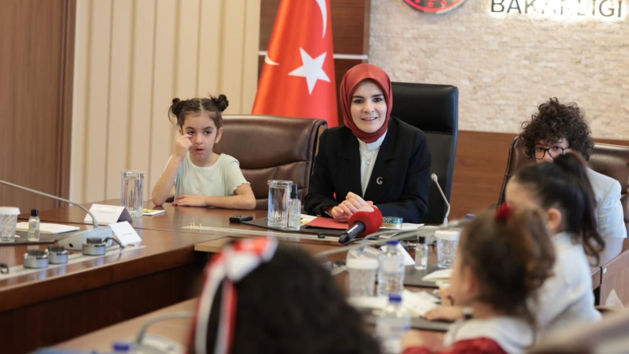 Bakan Göktaş şehit ve gazi çocuklarını ağırladı