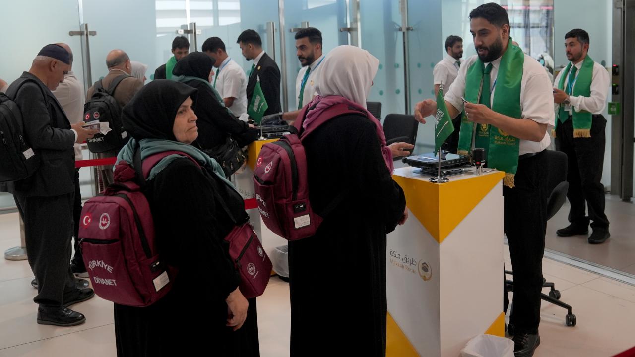 Türk hacı adayları kutsal topraklara gitti