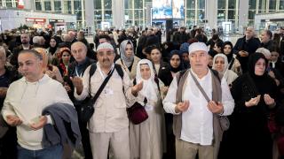 İstanbul'dan ilk hac kafilesi kutsal topraklara uğurlandı