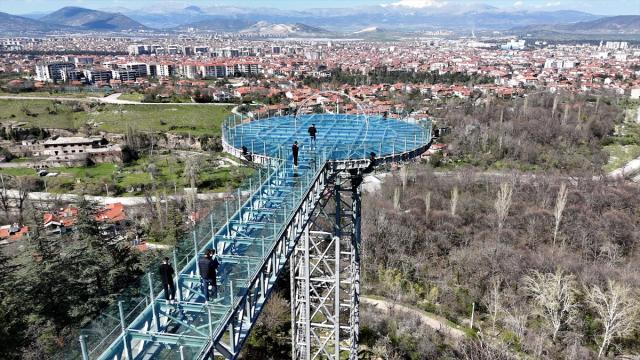 Isparta'daki cam seyir terası 1 milyon 100 bin kişiyi ağırladı