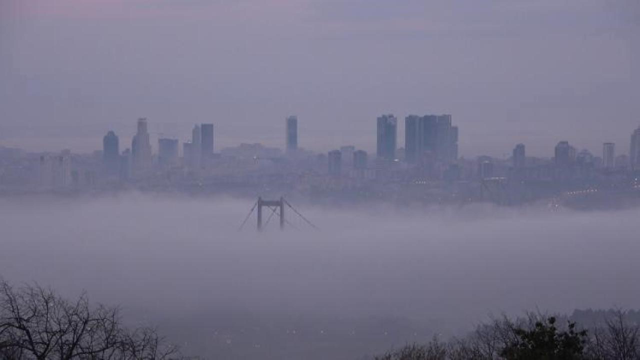 İstanbul'da sis etkili oldu: Gemi trafiği askıya alındı