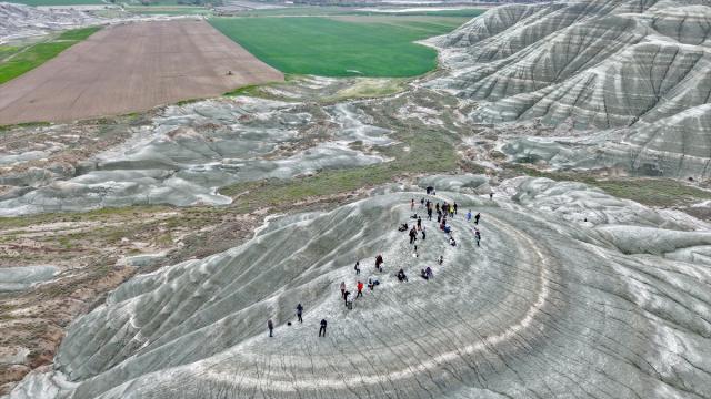 Ankara'nın Nallıhan ilçesinde bulunan 'Kız Tepesi Tabiat Anıtı'
