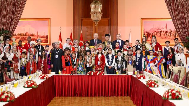 TBMM Başkanı Kurtulmuş, Meclis'te dünya çocuklarını kabul etti