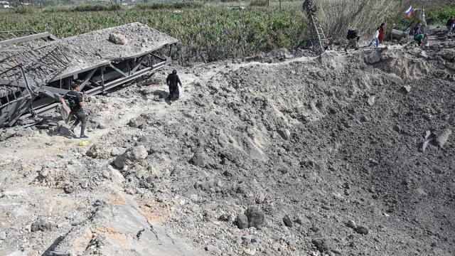 İsrail ordusu Lübnan'ın güneyindeki Kasımiye Köprüsü'nü bir kez daha bombaladı