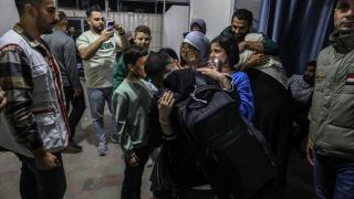 Mısır'da tedavi gören bir grup Filistinli hasta Refah Sınır Kapısı'ndan Gazze'ye döndü