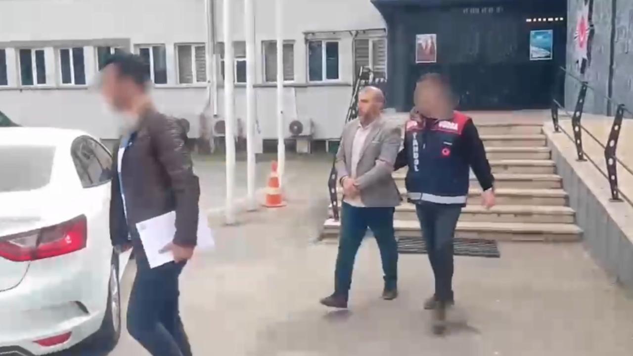 Kendilerini polis ve savcı olarak tanıtıp yaşlı çifti 2 milyon lira dolandırdılar