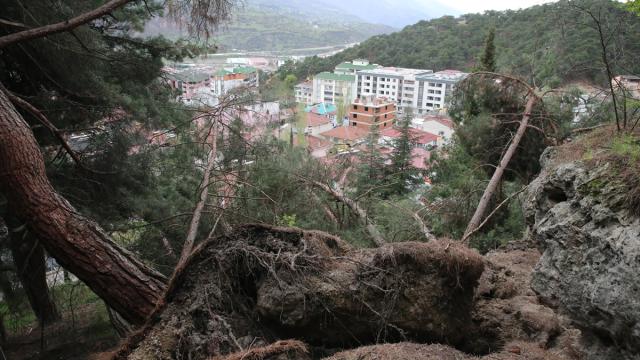 Tokat'ta heyelan nedeniyle 5 binanın boşaltıldığı bölgede çalışmalar sürüyor
