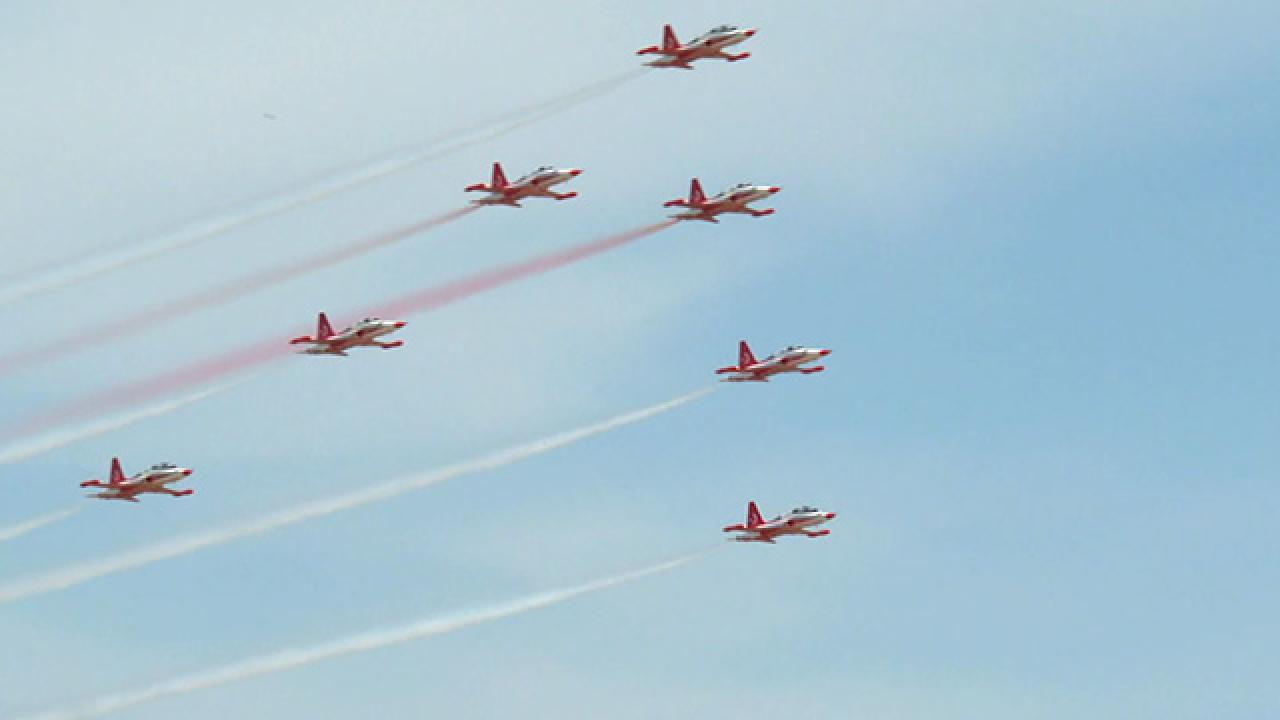 Türk Yıldızları'ndan yıllar sonra Çanakkale'de tarihi uçuş