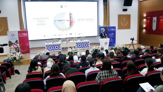 'Zamanını Aşan Miras: İpek Yolu' sergi ve paneli Kırgızistan'da başladı
