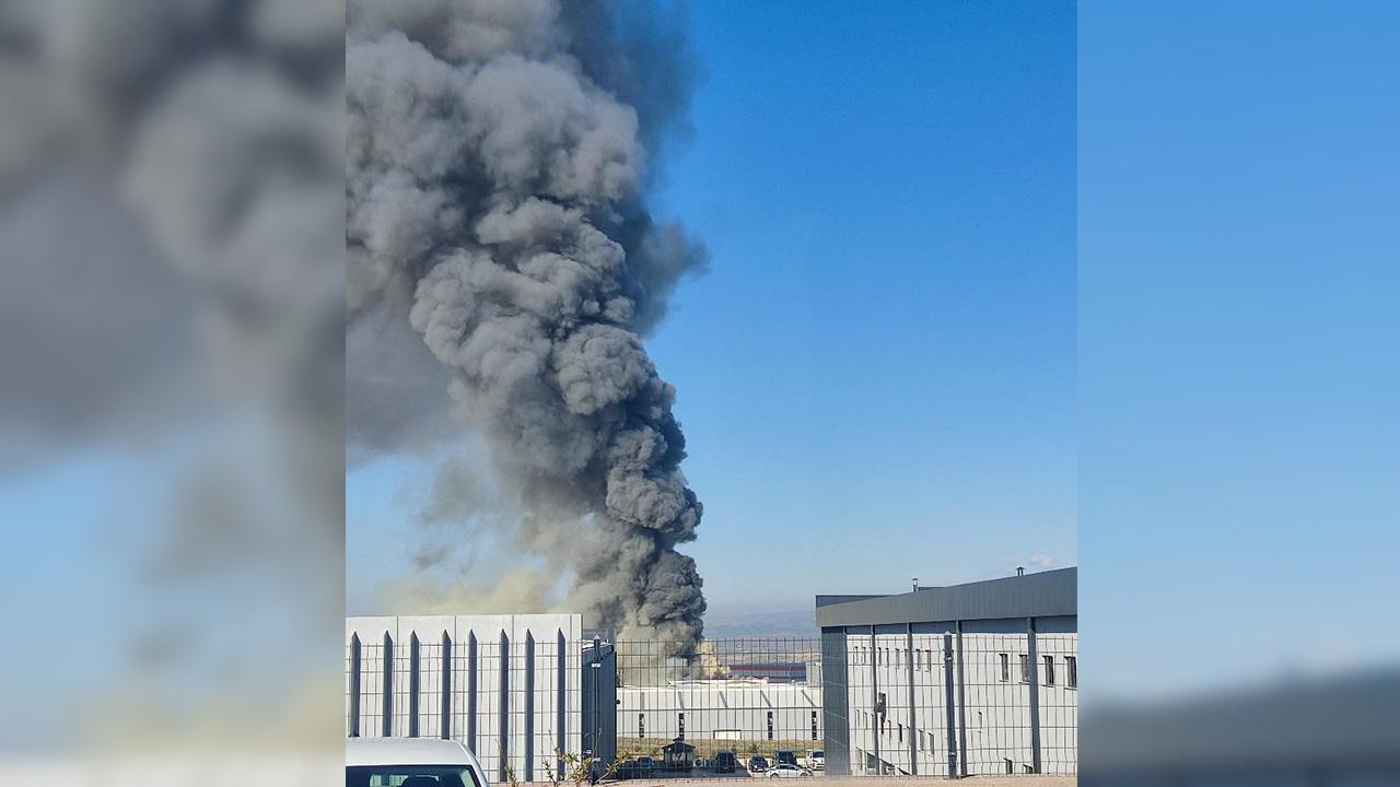Ankara'da boya fabrikasında yangın