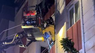 İstanbul'da 4 katlı binada yangın paniği: Mahsur kalanlar böyle kurtarıldı