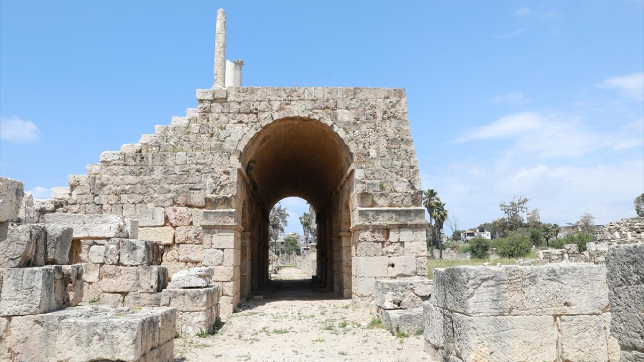 "İsrail 80`lerdeki işgalinde tarihi eserleri çaldı"