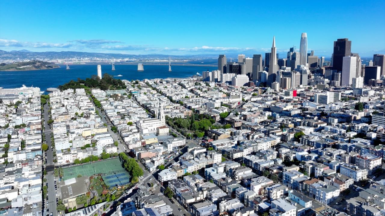 San Francisco’daki “Dünyanın En Virajlı Sokağı” havadan görüntülendi