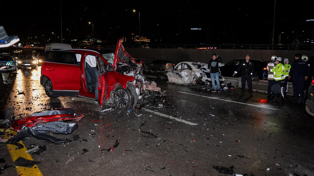 Ankara’da zincirleme trafik kazası: 8 yaralı