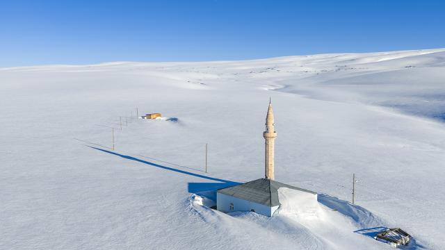 Nisan bitti, kar bitmedi