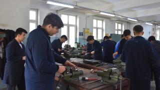 Meslek lisesi öğrencileri fabrikaların ihtiyaç duyduğu parçaları üretiyor