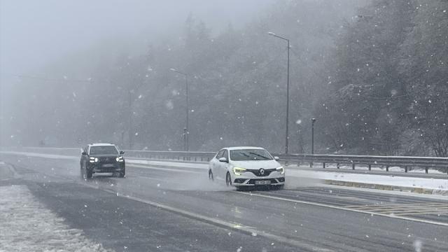Bolu Dağı'nda kar yağışı başladı