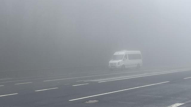 Bolu Dağı'nda Yoğun Sis ve Sağanak: Görüş Mesafesi 30 Metreye Düştü