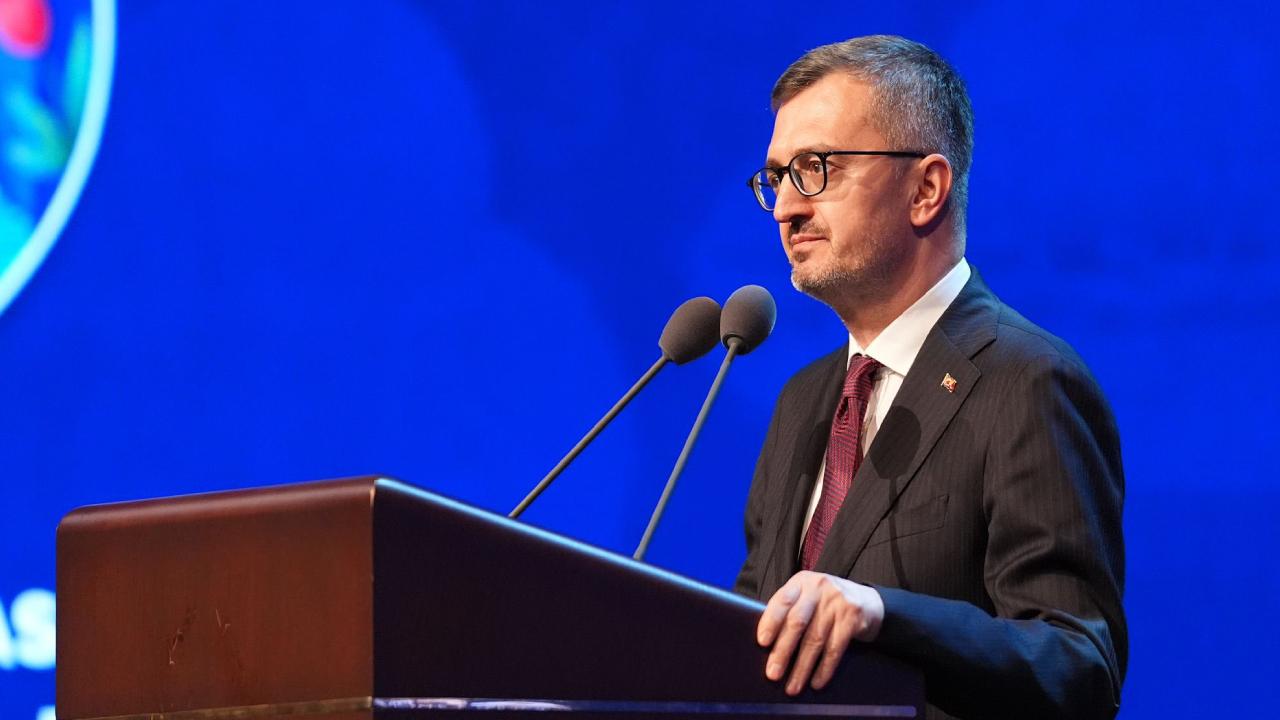 Burhanettin Duran: Çocuk sesi insanlığın umududur