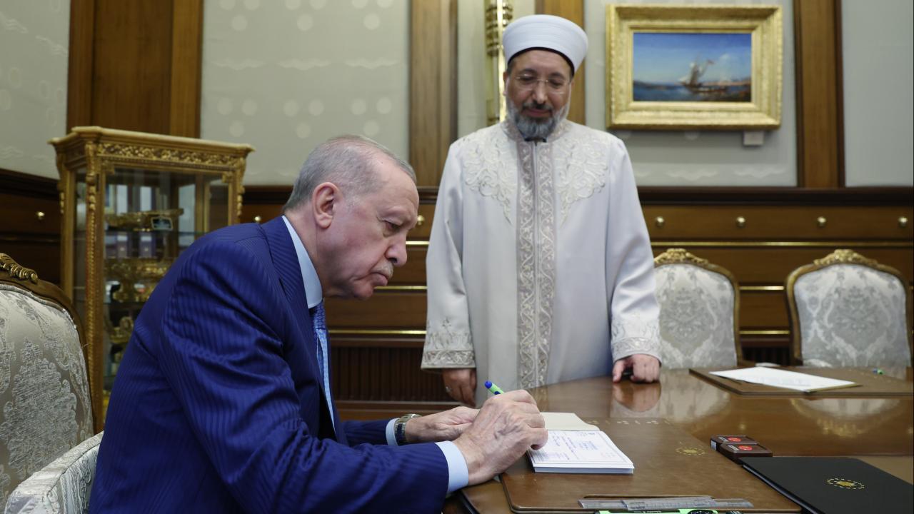 Cumhurbaşkanı Erdoğan Türkiye Diyanet Vakfına kurban bağışında bulundu