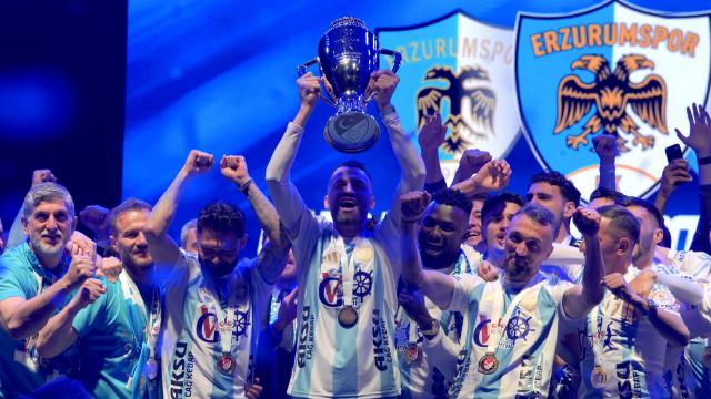 Erzurumspor FK şampiyonluk kupasını aldı