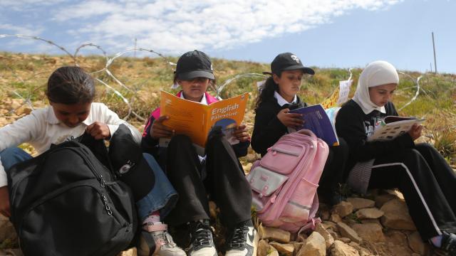 Filistinli öğrenciler İsrailli işgalciler yüzünden okula gidemiyor