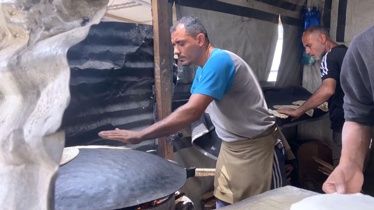 Gazze'de yokluk içinde kurulan bir fırın