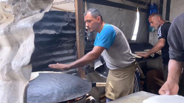 Gazze'de yokluk içinde kurulan bir fırın