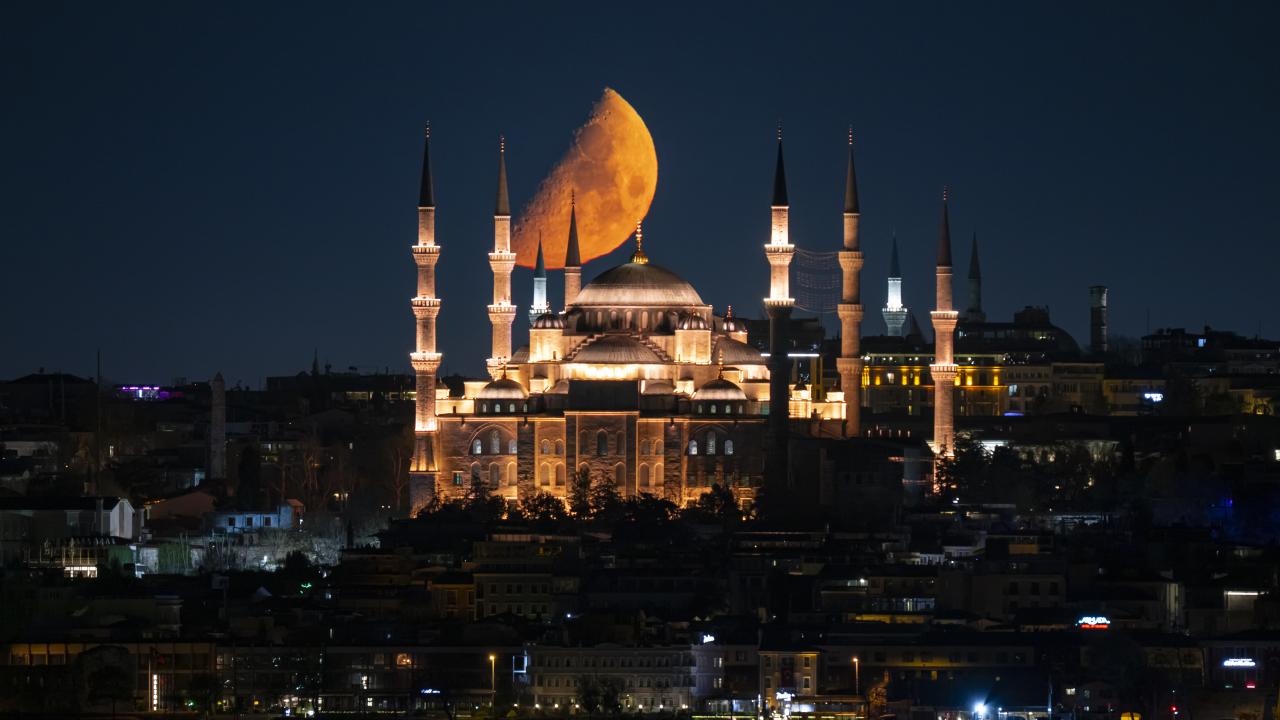 İstanbul'da yarım ay