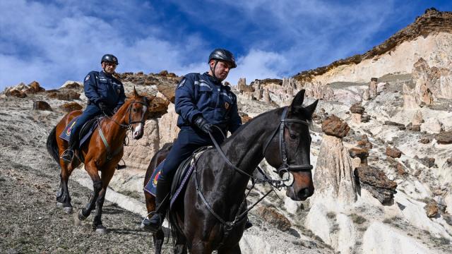 "Vanadokya"daki atlı jandarma timi ziyaretçilerin ilgi odağı oluyor