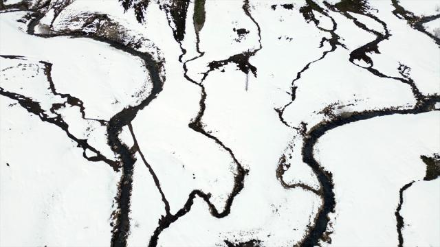 Karların erimeye başladığı Sarıkamış'ın doğası havadan görüntülendi