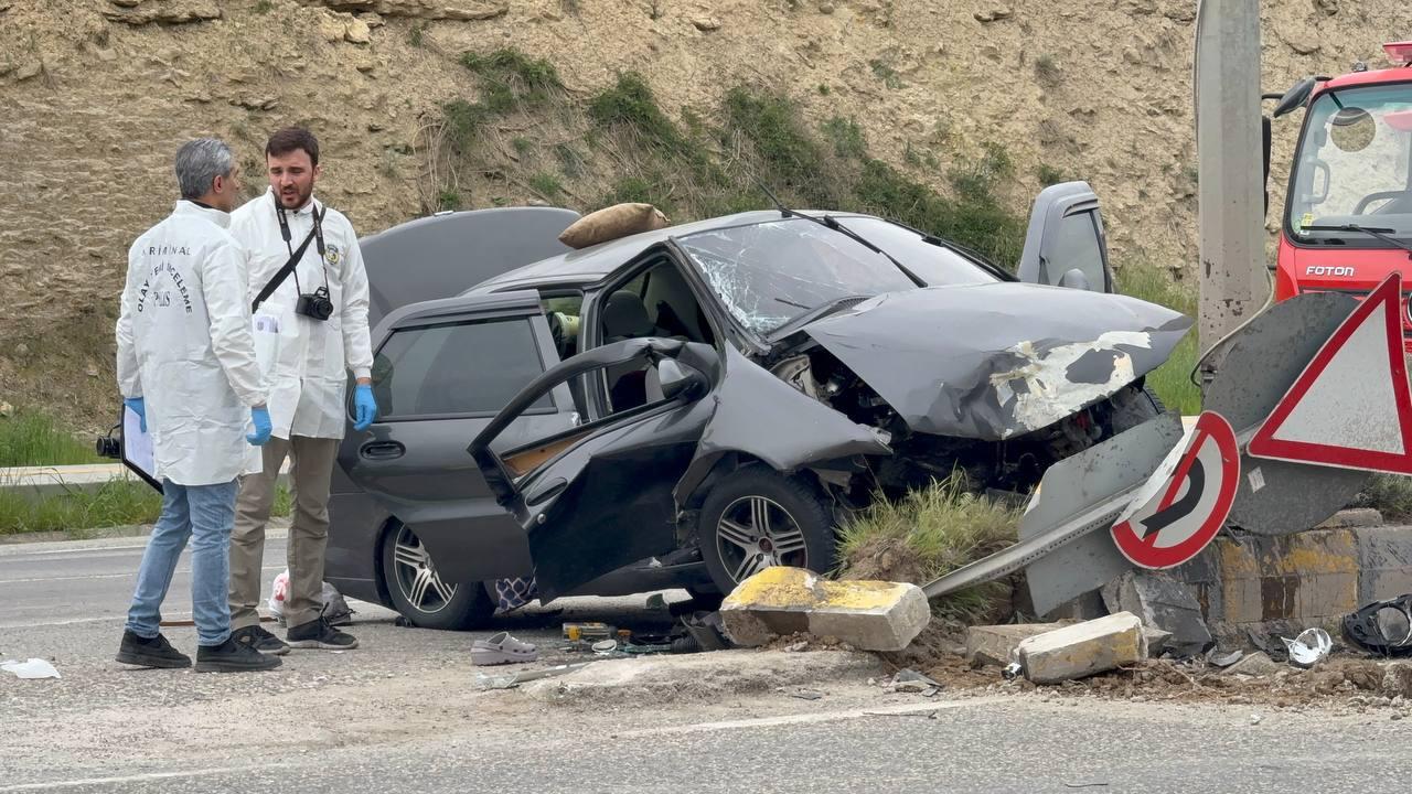 Karabük’te otomobil refüje çarptı: 1 ölü