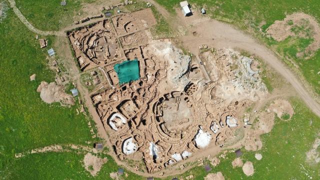 Karahantepe'de üç boyutlu heykellerden hayvan betimlemelerine kadar çok sayıda eser keşfedildi