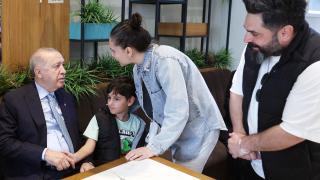 Cumhurbaşkanı Erdoğan, Beyoğlu'nda vatandaşlarla sohbet etti