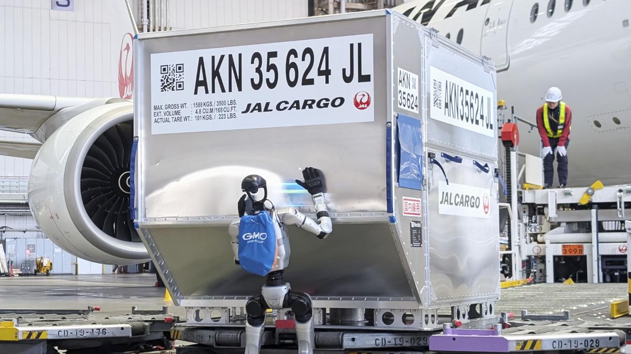 Japonya’da havalimanında bavullar insansı robotlara emanet