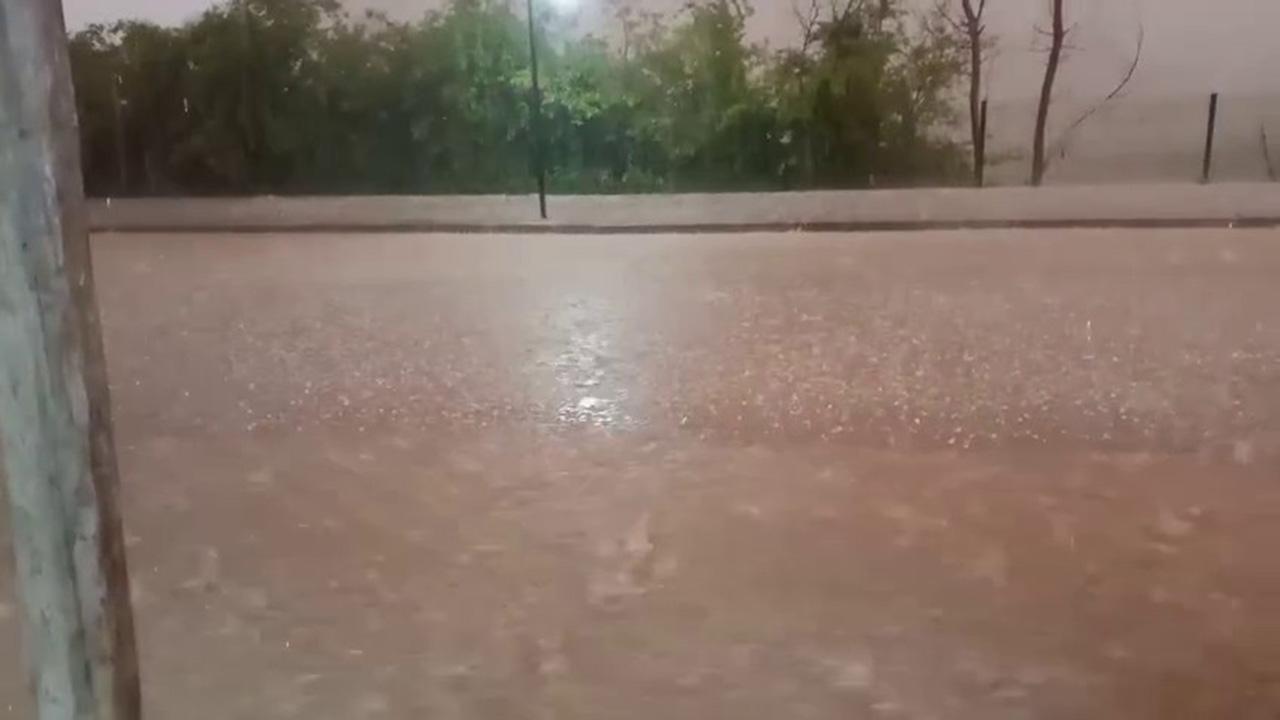 Osmaniye’de sağanak ve dolu: Yollar göle döndü