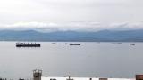 Karadeniz'de beklenen fırtına öncesi yük gemileri limanlara demirledi