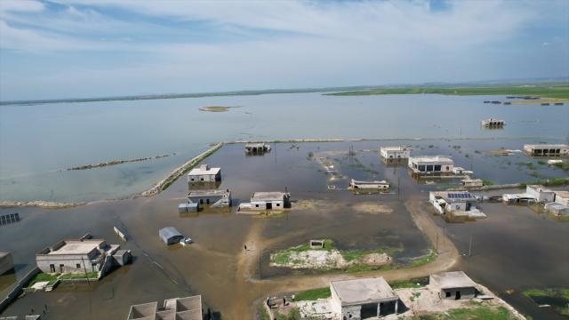 İdlib'de sel nedeniyle bazı evler ve tarım arazileri su altında kaldı