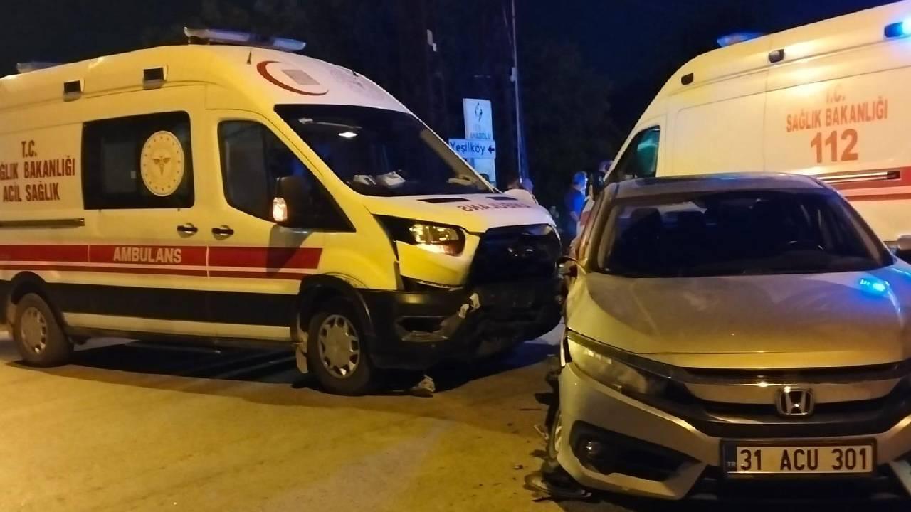 Hatay’da ambulans ile otomobilin çarpıştığı kazada 6 kişi yaralandı