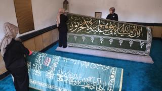 Türbeleri gönüllü temizleyen öğrenciler tarihe toz kondurmuyor