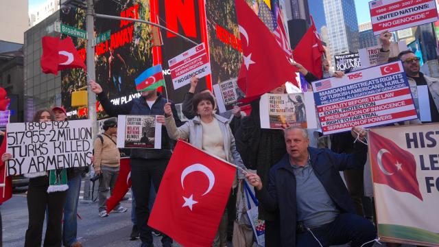 ABD'deki Türklerden Mamdani'ye Karabağ ve 1915 olayları protestosu